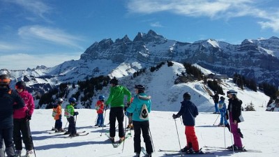 Ski resort near Geneva with skiers and scenic mountain views – ideal for private transfers Skiers enjoying a sunny day at a Swiss ski resort with the Dents du Midi mountains in the background